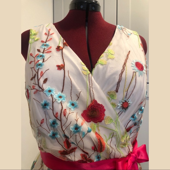 Floral Mesh sleeveless Dress - Picture 5 of 7